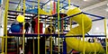 Une belle salle d'anniversaire pour les enfants r&eacute;serv&eacute;e atenante aux espaces de jeux du parc.