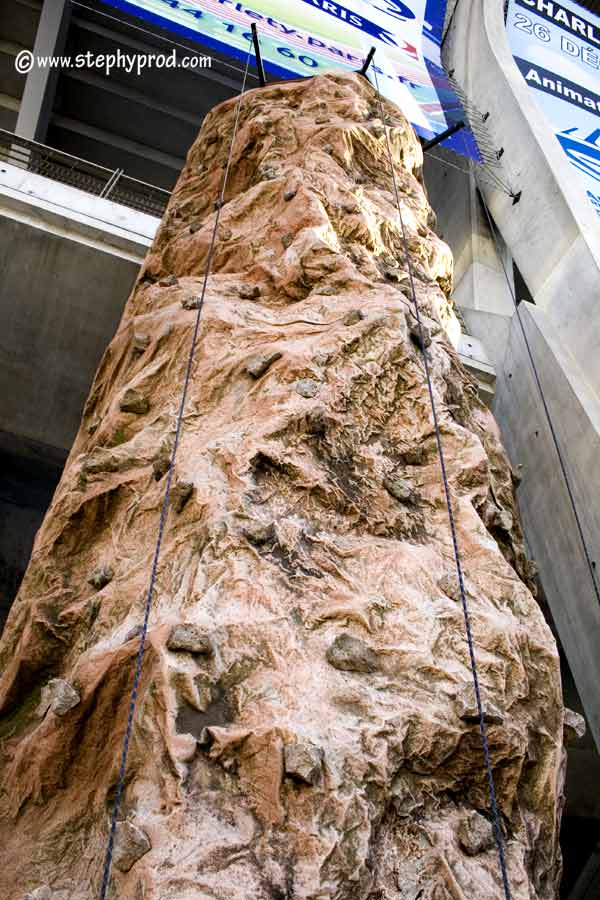 un mur d'escalade pour les jeunes à charléty