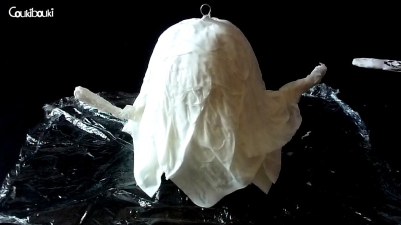 Petit Fantôme en papier mâché pour Halloween construction du fantome en papier mache