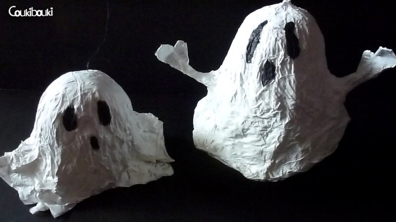 Petit Fantôme en papier mâché pour Halloween deux fantomes en papier mache