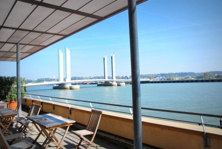 Une journée autour du référencement à Bordeaux terrasse bacalan, une vue sur la gironde.