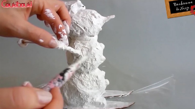 BONHOMME de NEIGE en papier mâché Décoration de Noël  bonhomme peinture blanche coukibouki