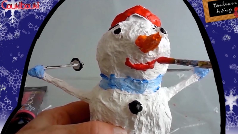papier mâché Décoration de Noël  bonhomme peinture  sourire