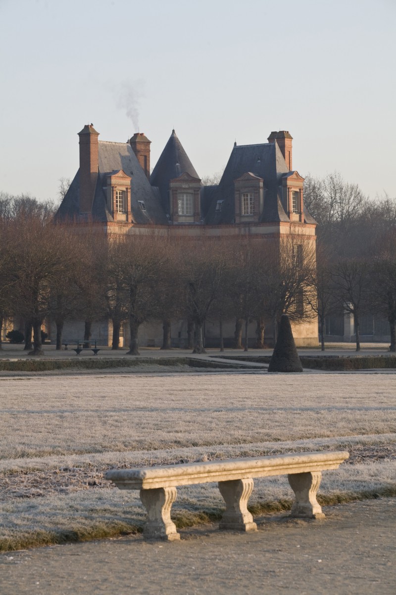 Les fêtes de fin d'année au château de Fontainebleau, un banc dans le parc