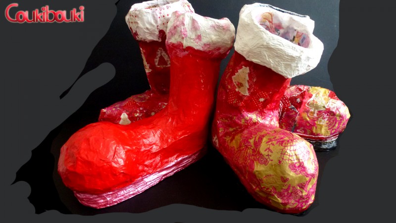 Botte de Noël en papier mâché, une belle décoration pour Noël, les bottes rouges
