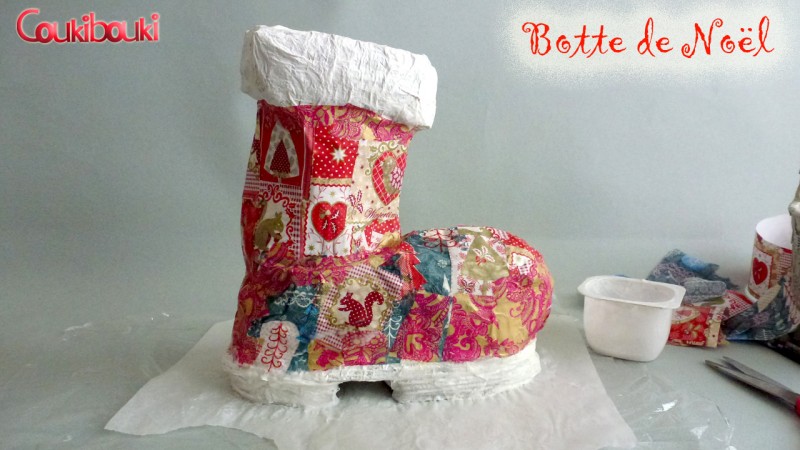 Botte de Noël en papier mâché, une belle décoration pour Noël, vue de côté