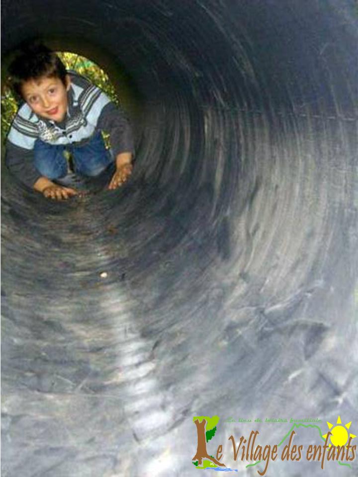 Le parc d'animation le village des enfants, une aventure dans le tunnel.