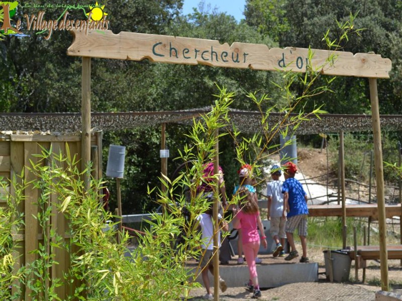 Le parc d'animation le village des enfants, les chercheurs d'or.