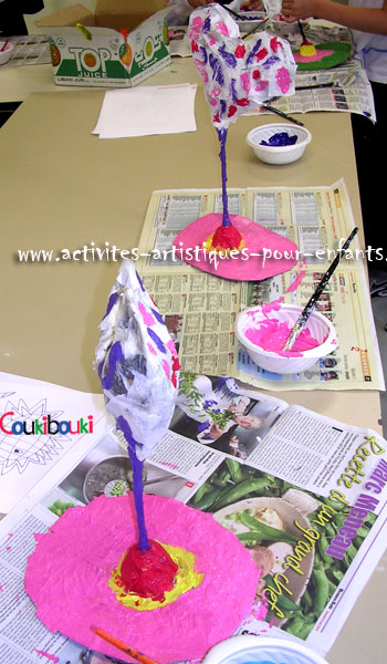  CŒURS en papier mâché.
