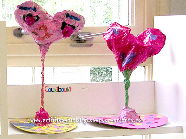 Cadeau Fête des Mères - 2 coeurs en papier mâché.