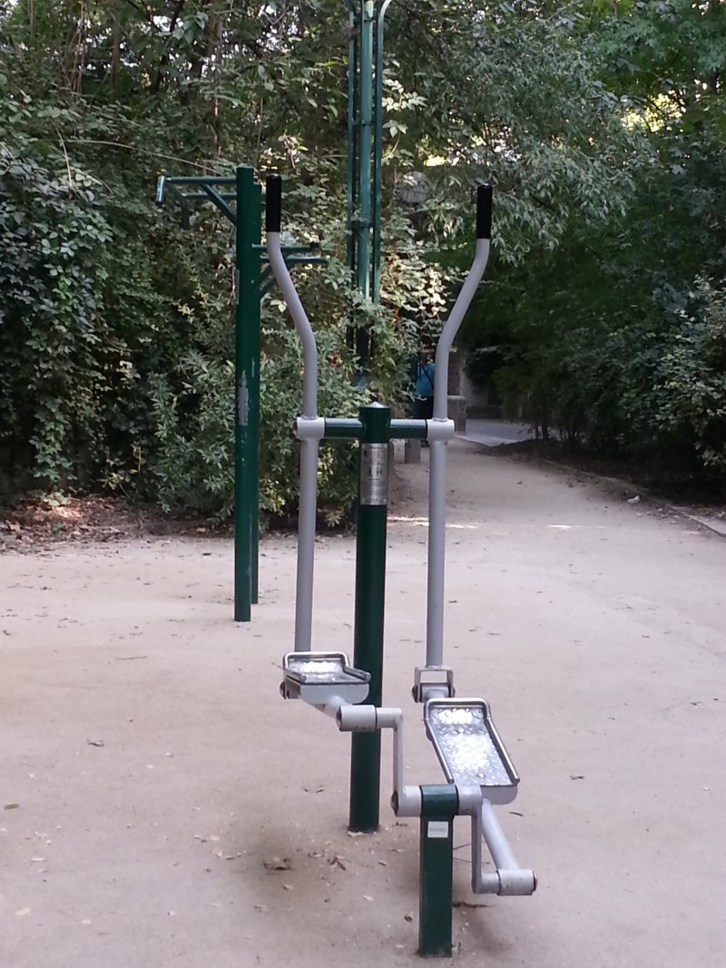 Sortie gratuite à Paris avec les enfants, la coulée verte, un engin de torture pour les amoureux du sport.