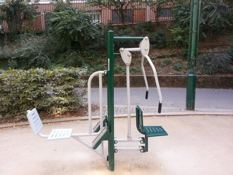 Sortie gratuite à Paris avec les enfants, la coulée verte, encore un engin de torture, pour ceux qui aiment.