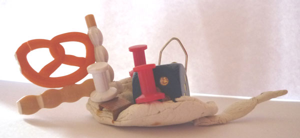 Ateliers d'arts plastiques à domicile, pâte à modeler et matériaux de récupération