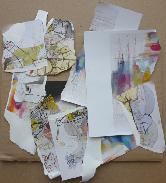 Ateliers d'arts plastiques à domicile, découpe de cartes postales et assemblage