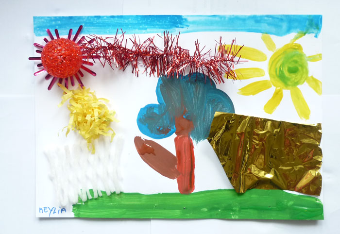 Ateliers d'arts plastiques, paysage à la gouache et assemblage de matériaux différents.