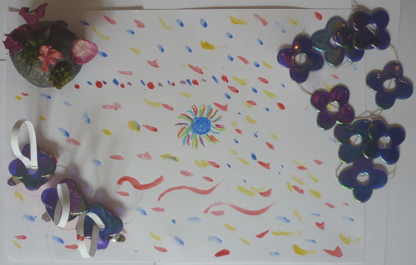 Atelier anniversaire à domicile, matériaux de récupération et pâte à modeler