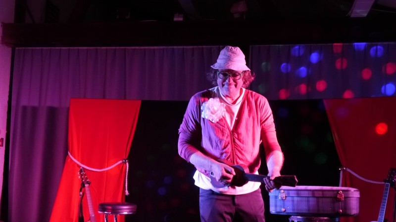 Spectacle musical à La Saint Nicolas avec les clowns Tarin  et Loiseau 