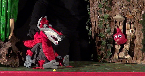 spectacle enfant Les couleurs de Loup, marionnettes loup et le poisson