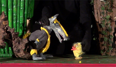 spectacle enfant Les couleurs de Loup, marionnettes loup et poussin
