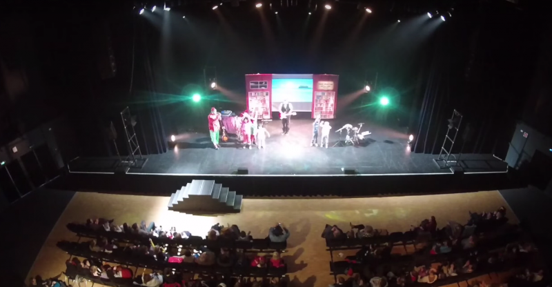 Spectacle de Noël pour les enfants, Fred Spector et les Lutins de Noël sur scène