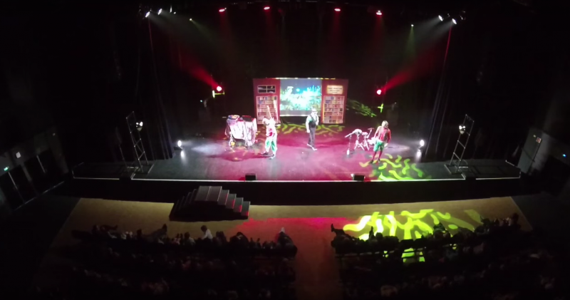 Spectacle de Noël pour les enfants, Fred Spector et les Lutins de Noël au théatre.