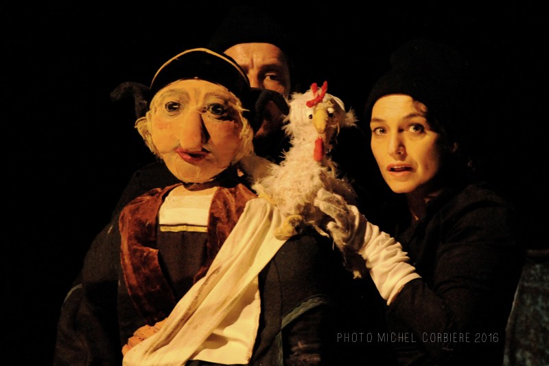 La petite poule qui voulait voir la mer /  spectacle enfant festival d'Avignon 2016 crédit : Michel Corbières