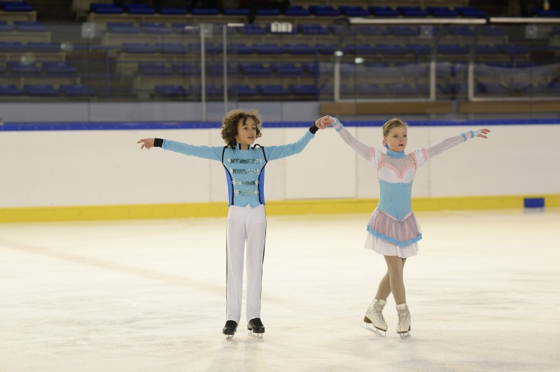 Créations de costumes et déguisements pour enfants, sur la glace.