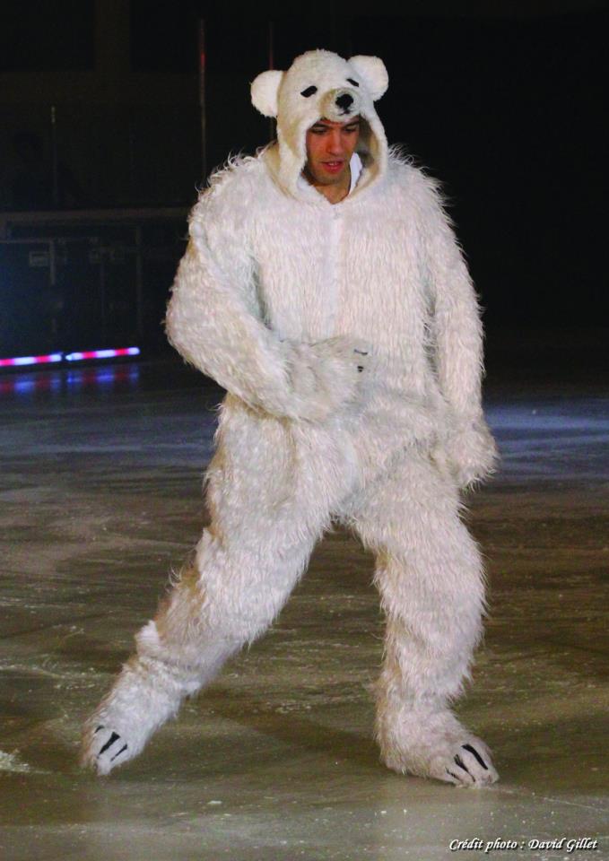 Créations de costumes pour enfants. l'ours.