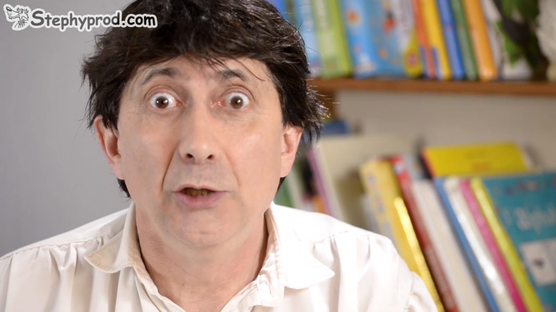 Le conteur pour enfants Stéphy raconte Boucle d'or aux enfants.