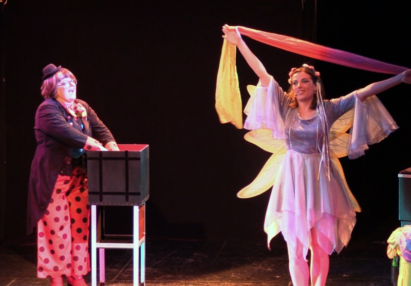 L'arc en ciel magique, spectacle jeune public La Fée Liloo et la Coccinelle au festival d'Avignon.