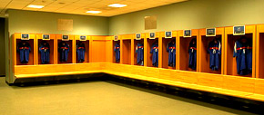 Stade de France vestiaire. La visite du stade est ouverte à tous. Une offre spéciale pour la fête des pères. Amateur de sport, football, rugby, athlétisme venez visiter le plus grand stade de France.