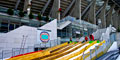 Stade Charléty. Charléty sur neige 2008. La piste de luge et le filet de grimpe accroché tout en haut du stade.