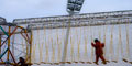 Charléty, le pont de singe  franchir pour arriver dans les structures de jeu. Charléty sur neige 2008.