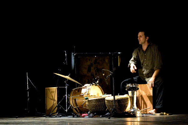 Spectacle, danse, musique, pour enfants. 4 danseuses et 2 musiciens. Spectacle tout public. Raconte-moi Compagnie Vendaval. Festival Spectacles en recommandé organisés par la Ligue de L'enseignement FOL les fédérations des oeuvres laiques