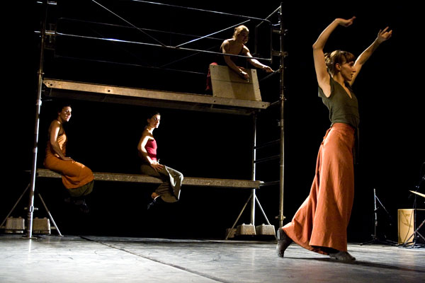 Spectacle danse et musique pour enfants. Spectacle tout public. Raconte-moi Compagnie Vendaval. Festival Spectacles en recommandé organisés par la Ligue de L'enseignement FOL les fédérations des oeuvres laiques