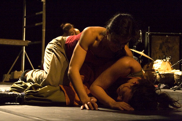 4 danseuses et 2 musiciens. Spectacle pour enfants de danse et de musique. Spectacle tout public. Raconte-moi Compagnie Vendaval. Festival Spectacles en recommandé organisés par la Ligue de L'enseignement FOL les fédérations des oeuvres laiques