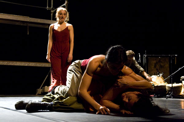 Spectacles enfants de danse et de musique. 4 danseuses et 2 musiciens. Spectacle tout public. Raconte-moi Compagnie Vendaval. Festival Spectacles en recommandé organisés par la Ligue de L'enseignement FOL les fédérations des oeuvres laiques