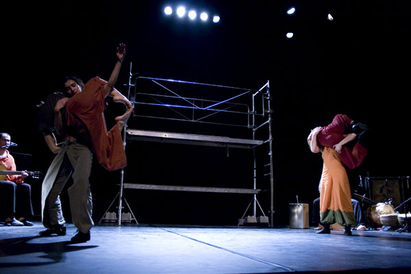 Raconte-moi Compagnie Vendaval. Spectacle danse et musique pour enfants. 4 danseuses et 2 musiciens. Spectacle tout public. Festival Spectacles en recommandé organisés par la Ligue de L'enseignement FOL les fédérations des oeuvres laiques