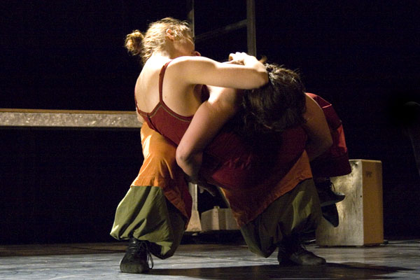 Spectacle tout public. Spectacle pour enfants de danse et de musique. 4 danseuses et 2 musiciens. Raconte-moi Compagnie Vendaval. Festival Spectacles en recommandé organisés par la Ligue de L'enseignement FOL les fédérations des oeuvres laiques