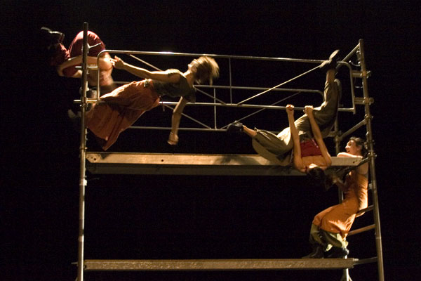 Spectacle danse et musique pour enfants. 4 danseuses et 2 musiciens. Spectacle tout public. Raconte-moi Compagnie Vendaval. Festival Spectacles en recommandé organisés par la Ligue de L'enseignement FOL les fédérations des oeuvres laiques