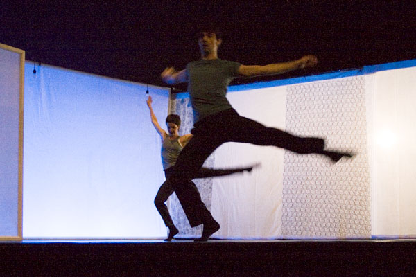 Spectacle En aparté Compagnie Étant Donné spectacle de danse, Festivals jeune public Spectacles en recommandés organisés par la Ligue de L'enseignement Spectacle tout public.