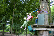 Reportage photos Une promenade dans la fort, en s'approchant de la cime des arbres, l'accrobranches ou l'art de bien s'accrocher aux branches prs de Paris  Lsigny en Seine et Marne. Une Sortie pour vos enfants.