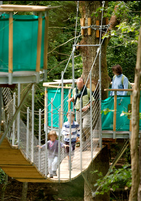 Une sortie originale. Une promenade dans les arbres au-dessus de la forêt de Rambouillet avec les enfants à l'ouest de Paris dans les Yvelines.