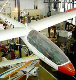 La photo du planeur edelweiss. Une sortie éducative et historique sur les avions pour les enfants au Musée Régional de l'Air d'Angers.