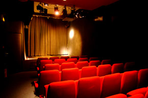 Th&eacute;&acirc;tre pour enfants. l'affiche et la programmation des Spectacles jeune public de la salle de spectacle Roxanne au th&eacute;&acirc;tre Tallia;