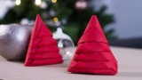 Pliage de serviettes en sapin de Noël pour les fêtes